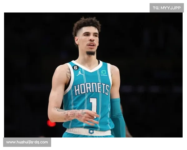 拉梅尔鲍尔三球称号背后象征的独特风格与篮球革新意义